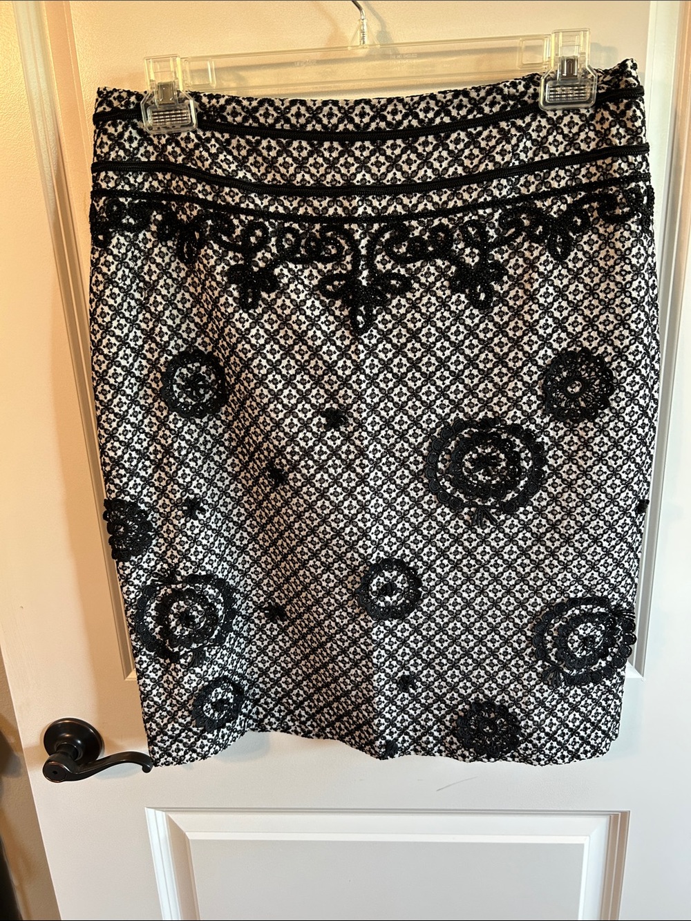 Badgley Mischka Black and White Embellished Floral Pencil Skirt